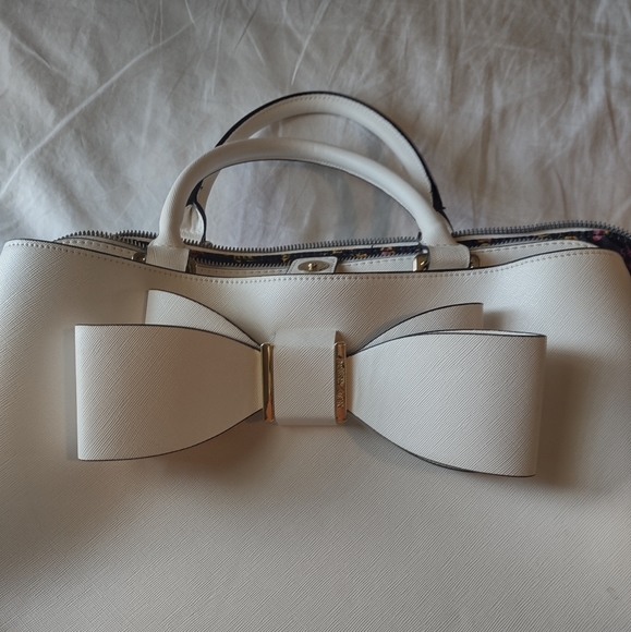 Betsey Johnson White Purse Floral Print Interior w/ Large Bow - Picture 3 of 15